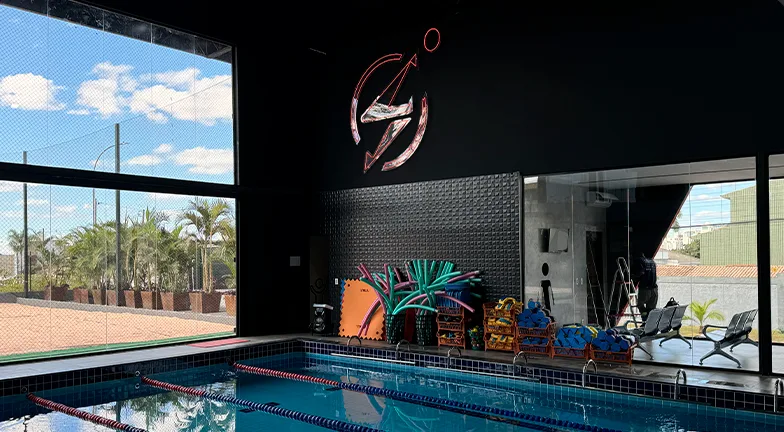 Piscina coberta de uma unidade Corpo e Saúde
